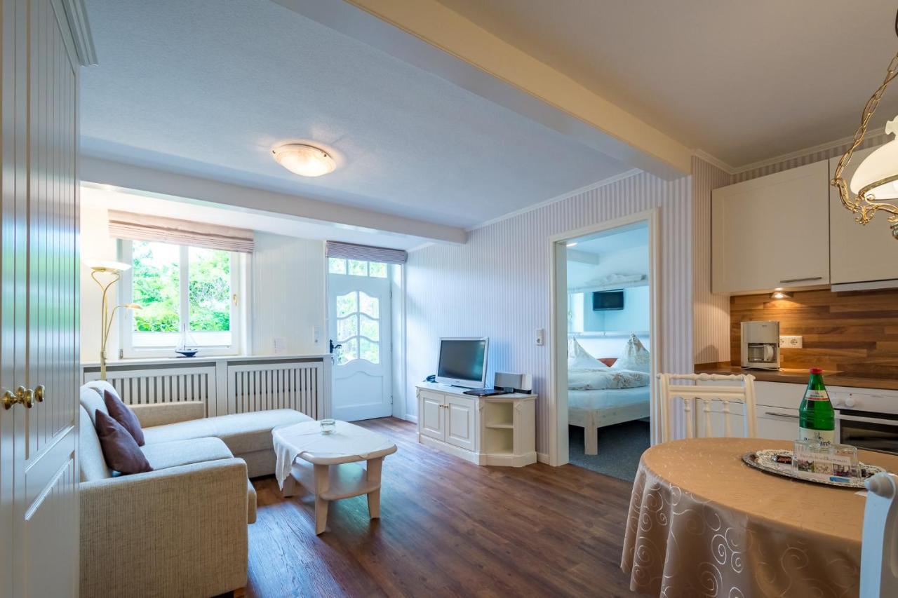 Inselhotel Arfsten Wyk auf Föhr Extérieur photo